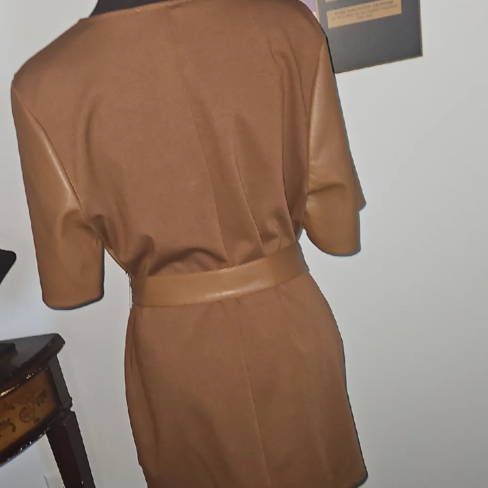 Marc New York Tan V-Neck Blouse with Tie Waist - Picture 4 of 4